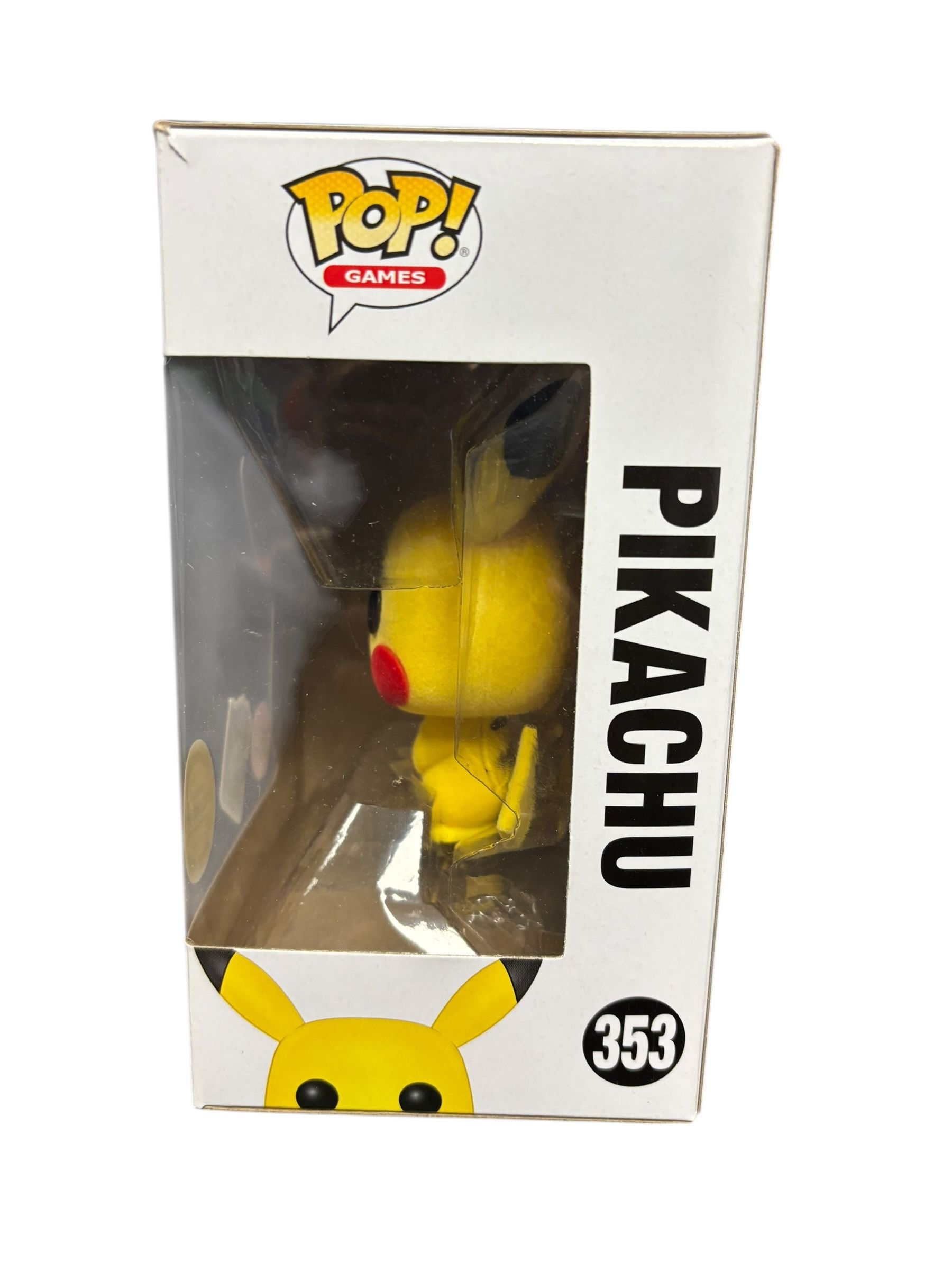 figurine pikachu flocked - 4